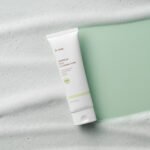iUNIK - Centella Mild Cleansing Foam 120ml - Image 3
